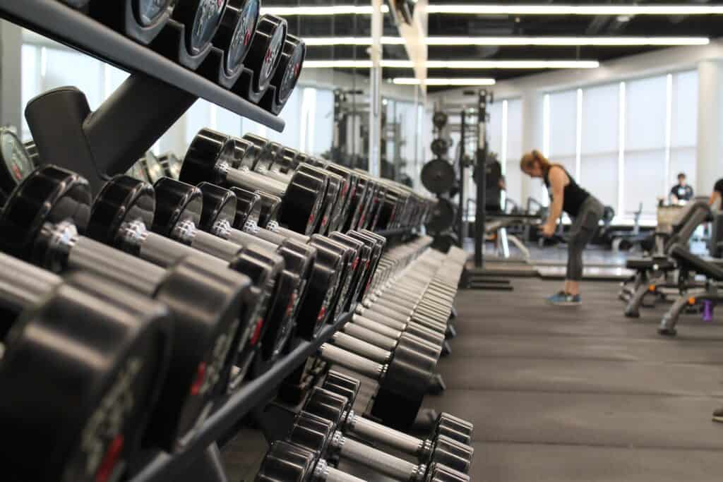 Håll ditt gym rent och hälsosamt med Städlys professionella städtjänster