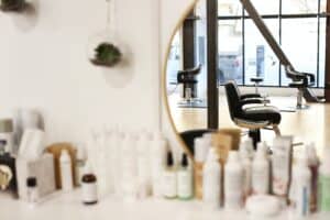 Varför en ren frisörsalong är viktig - och hur Städly kan hjälpa till
